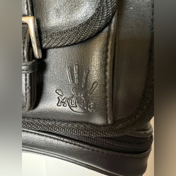 Mudd Y2K black crossbody lots of pockets and zippers, clean EUC - Picture 4 of 10